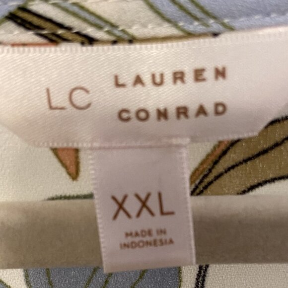 Lauren Conrad Flutter Sleeve Print V-Neck Blouse - Picture 4 of 5